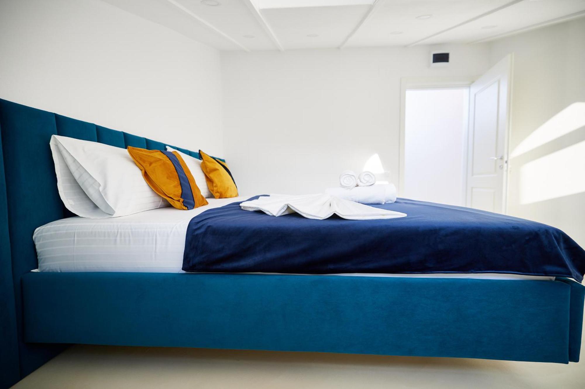 Carol Park View Hotel Bukares Bagian luar foto