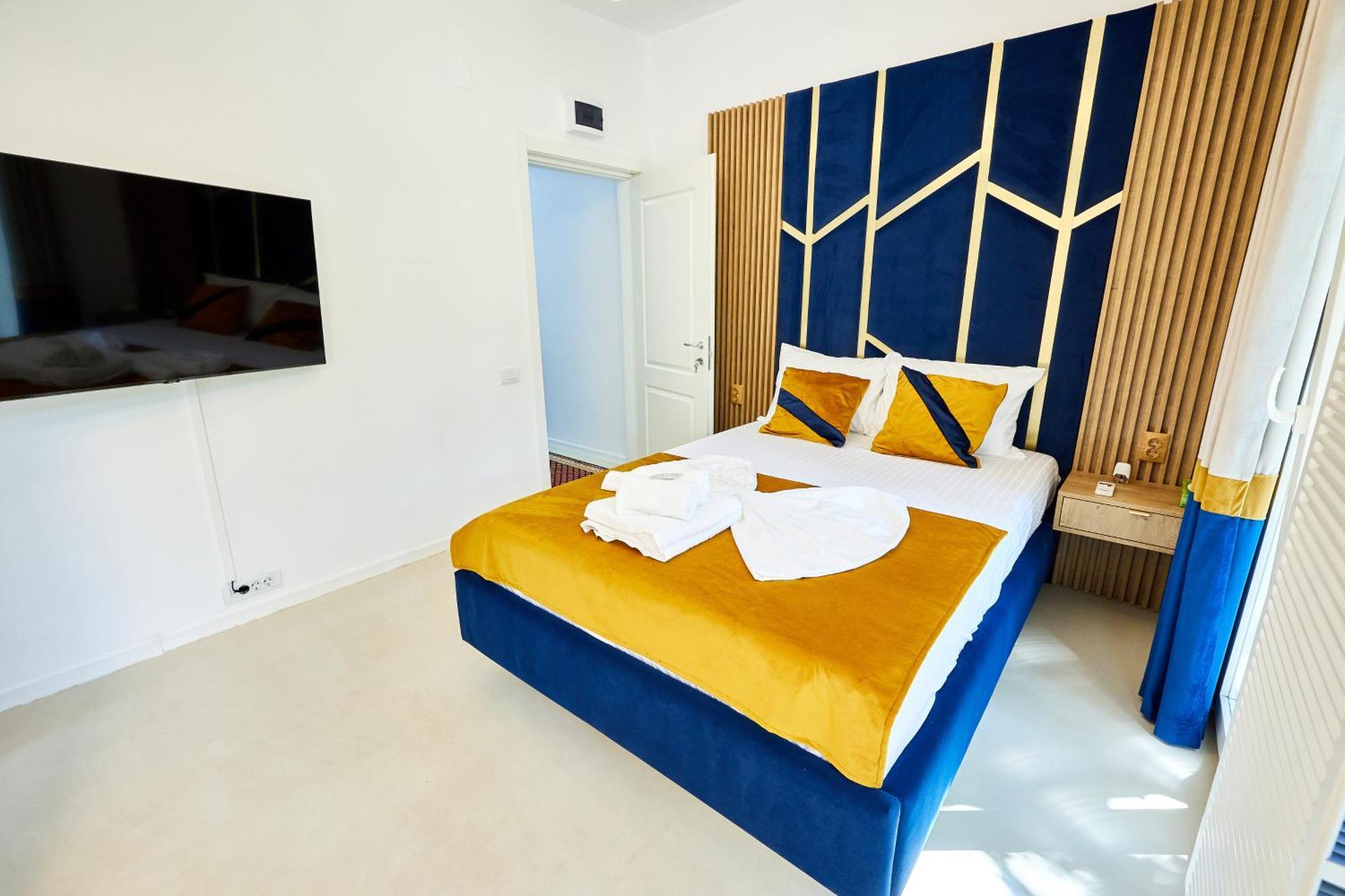 Carol Park View Hotel Bukares Bagian luar foto