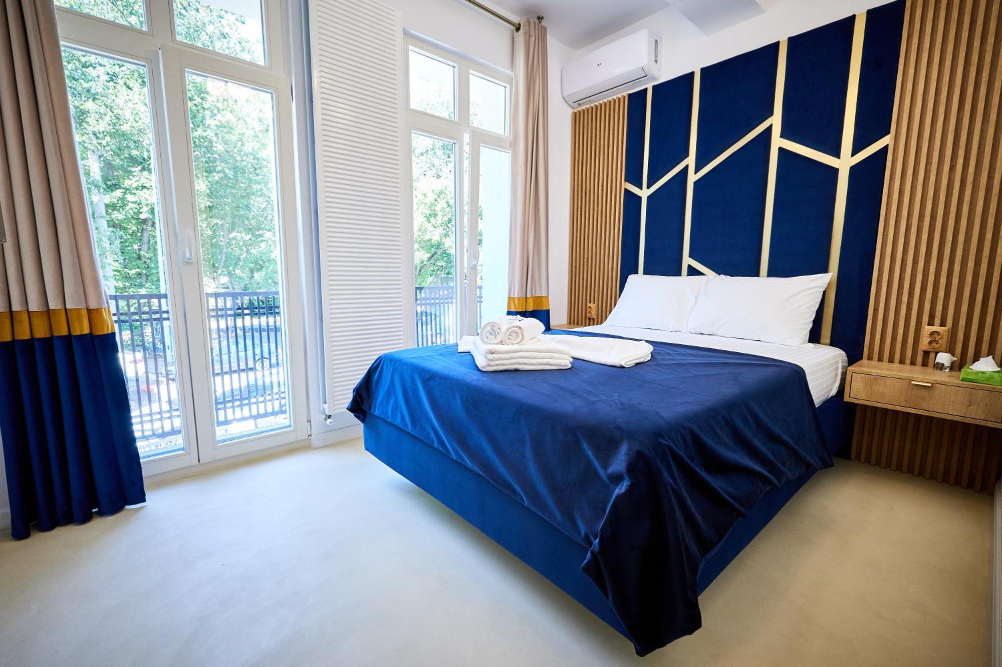 Carol Park View Hotel Bukares Bagian luar foto