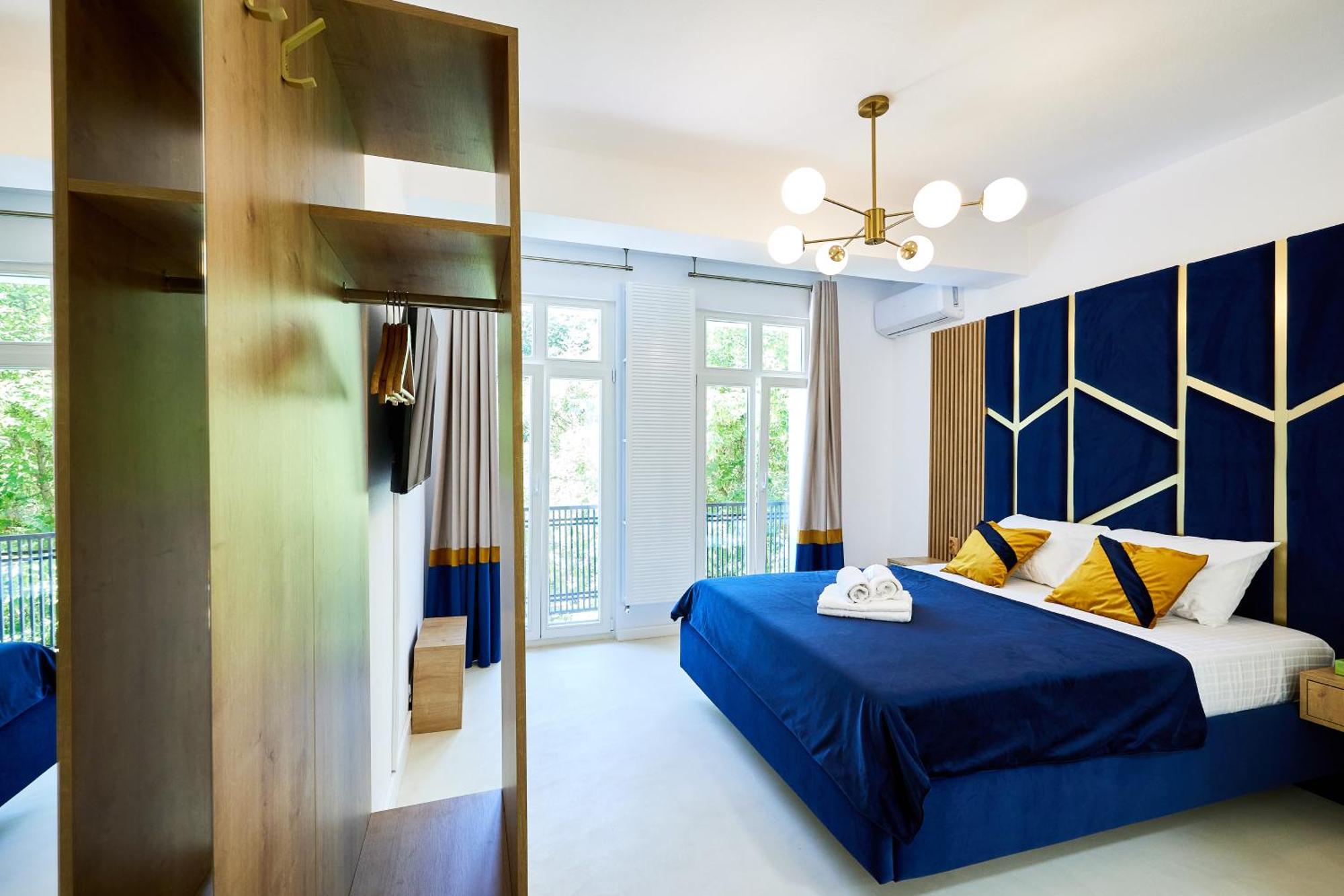 Carol Park View Hotel Bukares Bagian luar foto