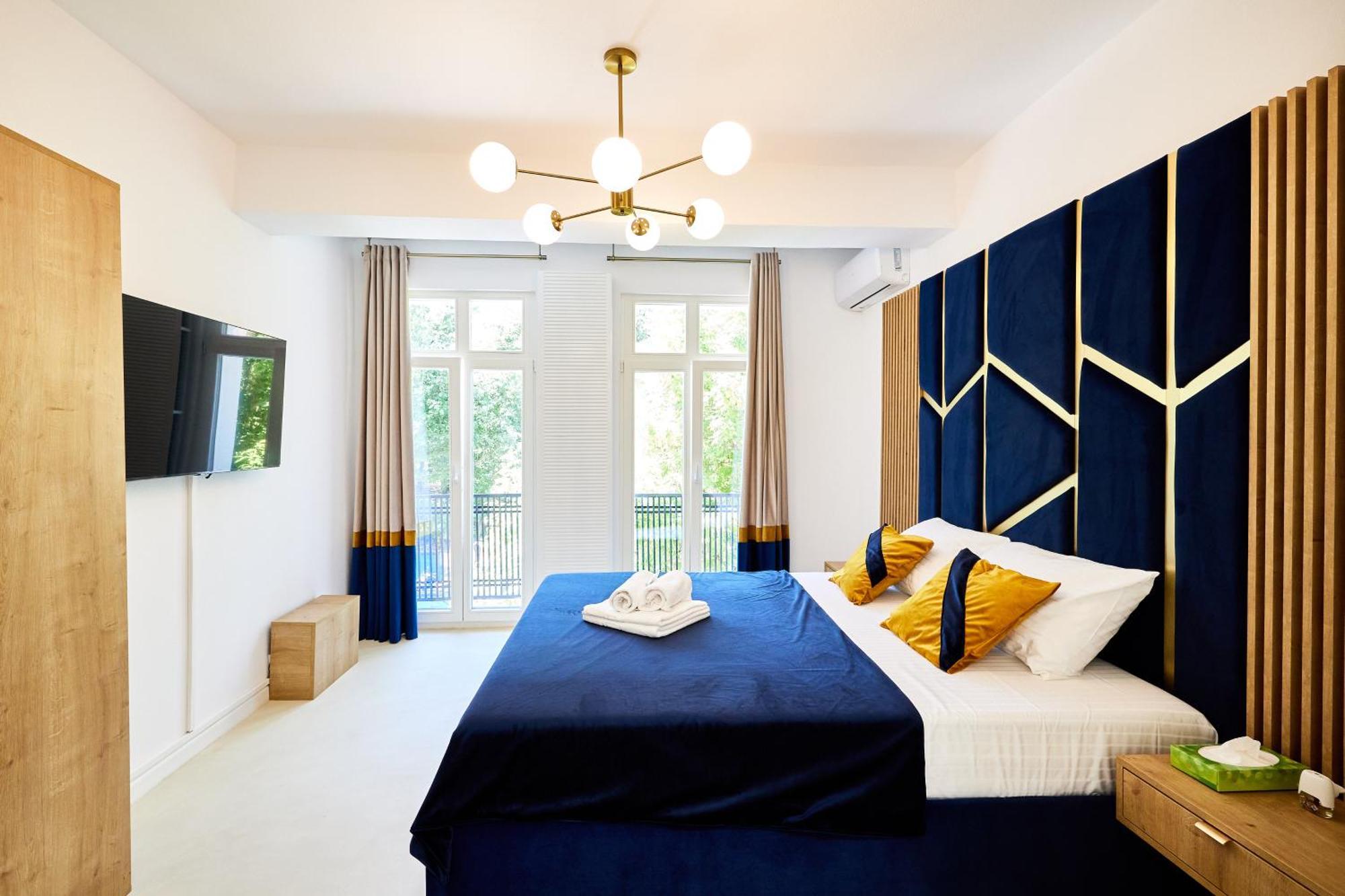 Carol Park View Hotel Bukares Bagian luar foto